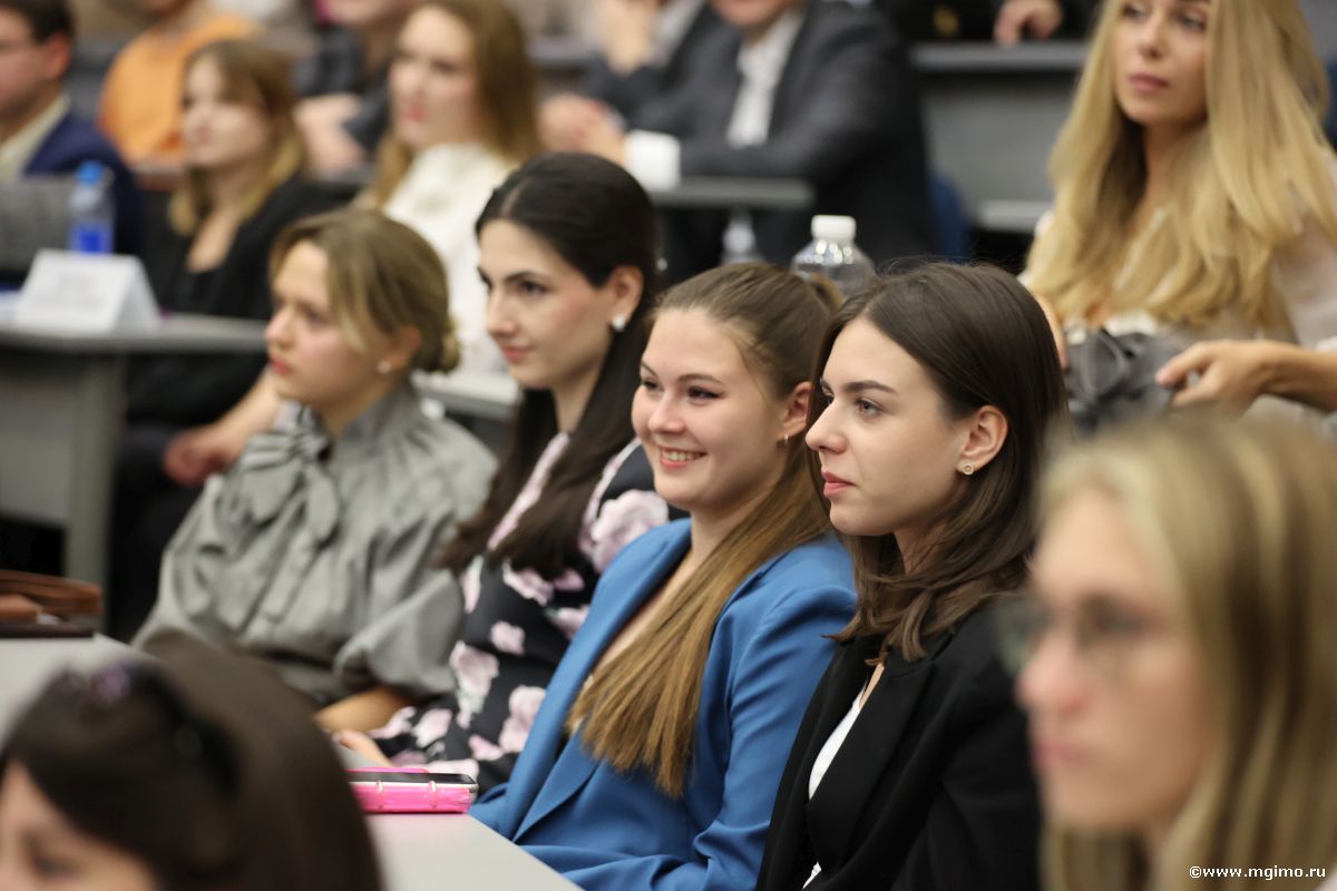 Магистранты Школы бизнеса МГИМО получили студенческие билеты
