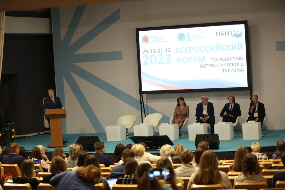 Студентка Марина Муфферт на форуме по развитию патриотического туризма