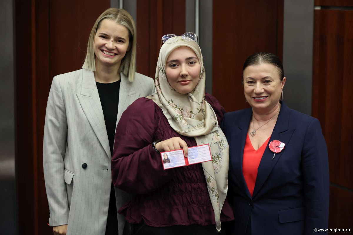 Магистранты Школы бизнеса МГИМО получили студенческие билеты