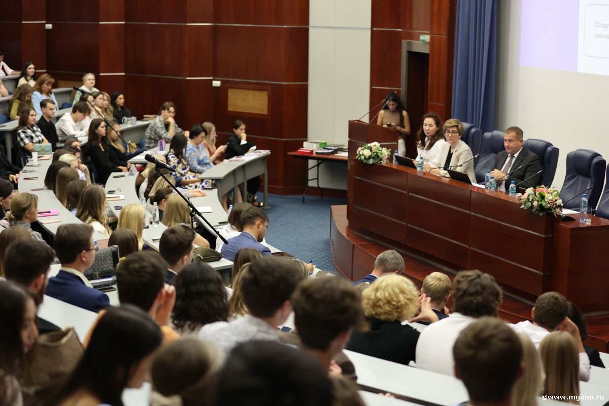 Магистранты Школы бизнеса МГИМО получили студенческие билеты