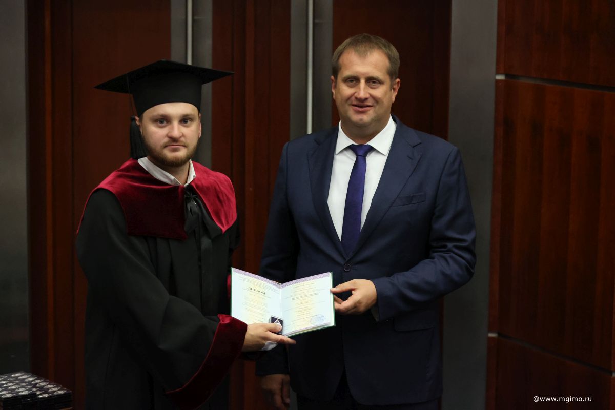 Выпускники Школы бизнеса получили дипломы