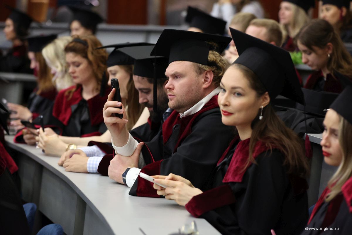 Выпускники Школы бизнеса получили дипломы