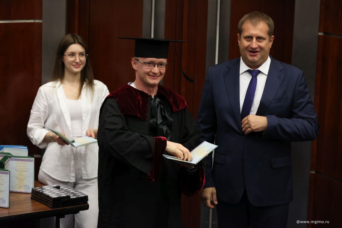 Выпускники Школы бизнеса получили дипломы