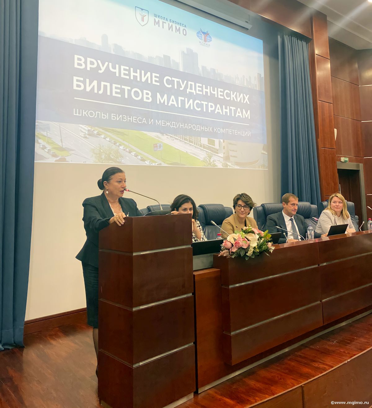 Магистранты Школы бизнеса МГИМО получили студенческие билеты