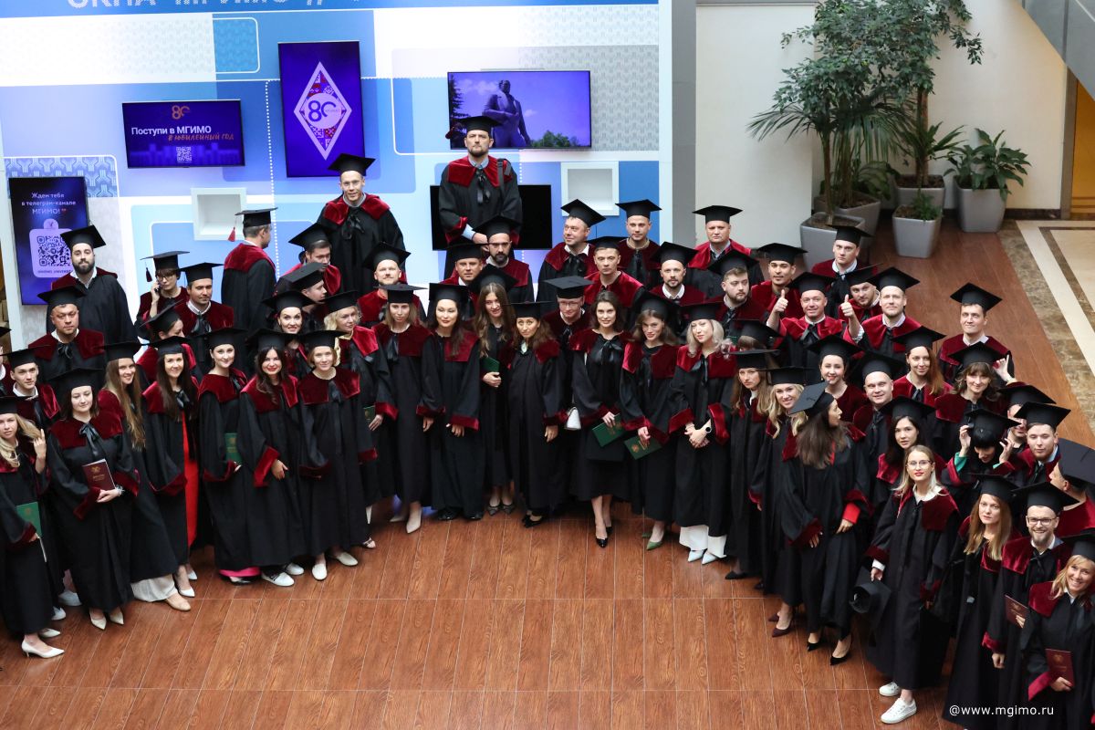 Выпускники Школы бизнеса получили дипломы