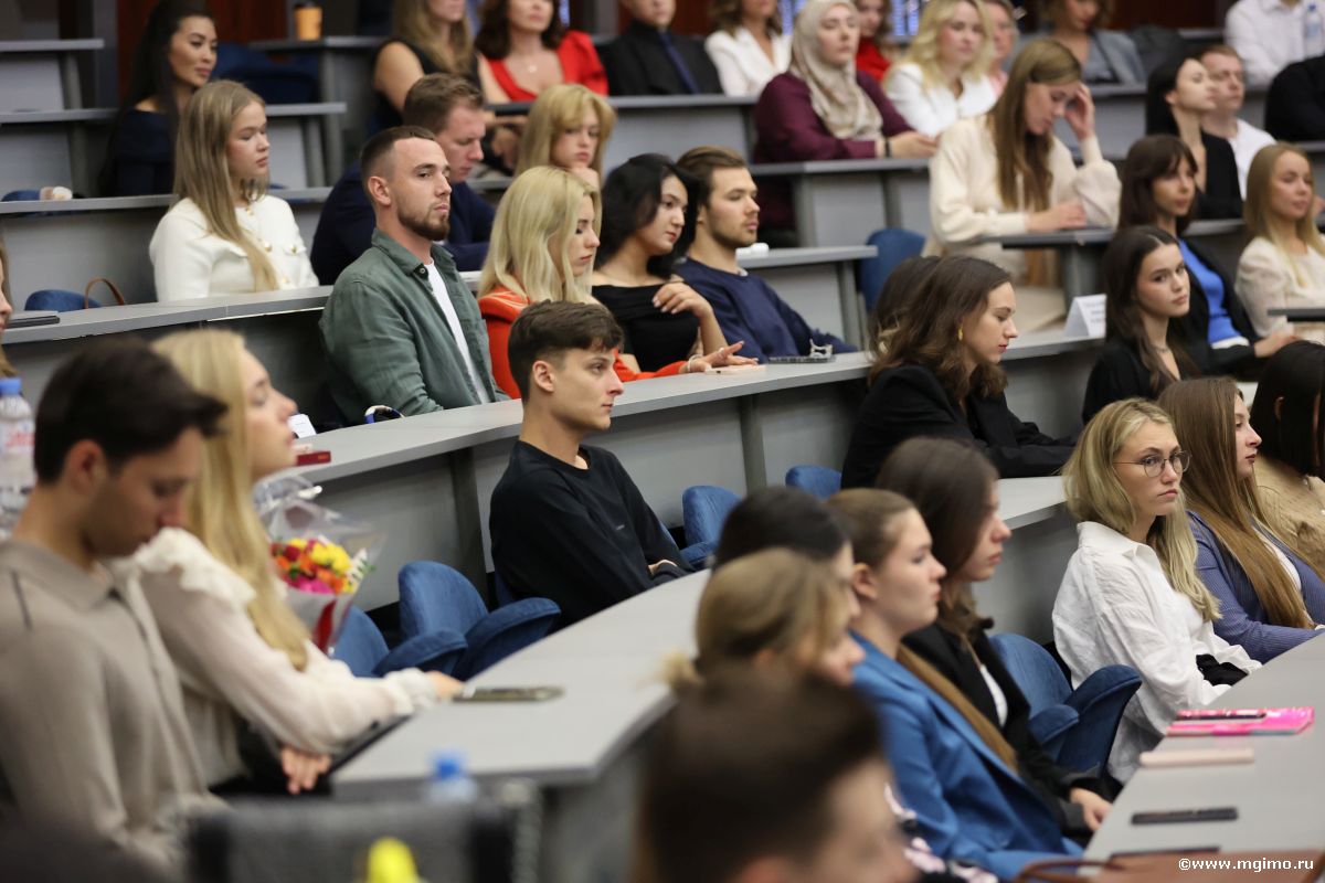 Магистранты Школы бизнеса МГИМО получили студенческие билеты