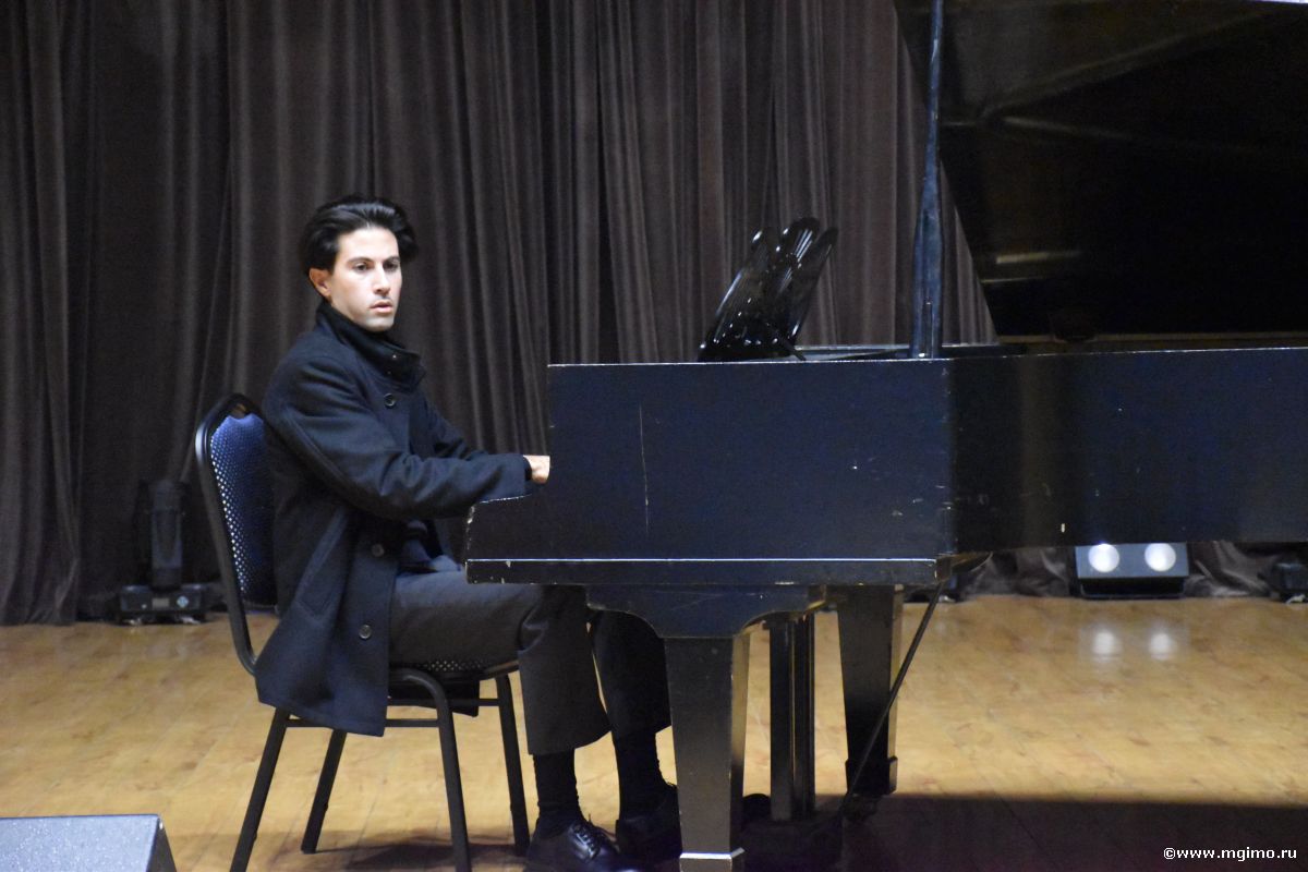 Риад Маммадов в МГИМО: музыка, объединяющая сердца