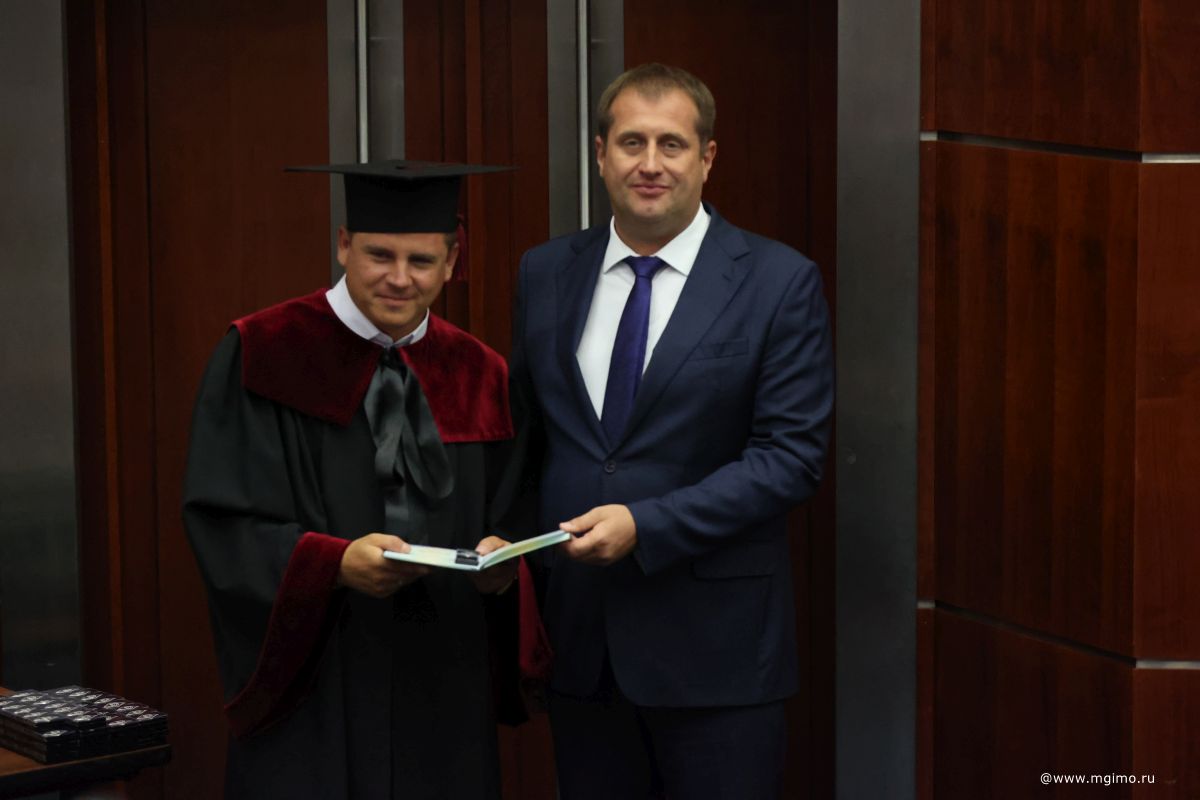 Выпускники Школы бизнеса получили дипломы