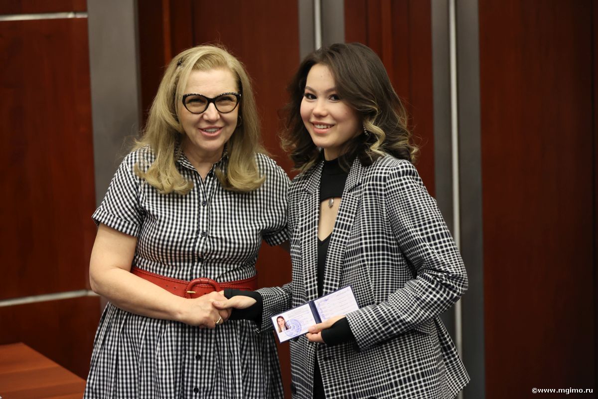 Магистранты Школы бизнеса МГИМО получили студенческие билеты