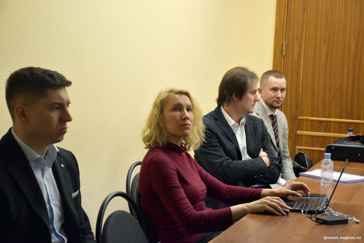 Выпускники программ «Международные отношения» и «Международные деловые коммуникации и протокол» защитили свои дипломные проекты