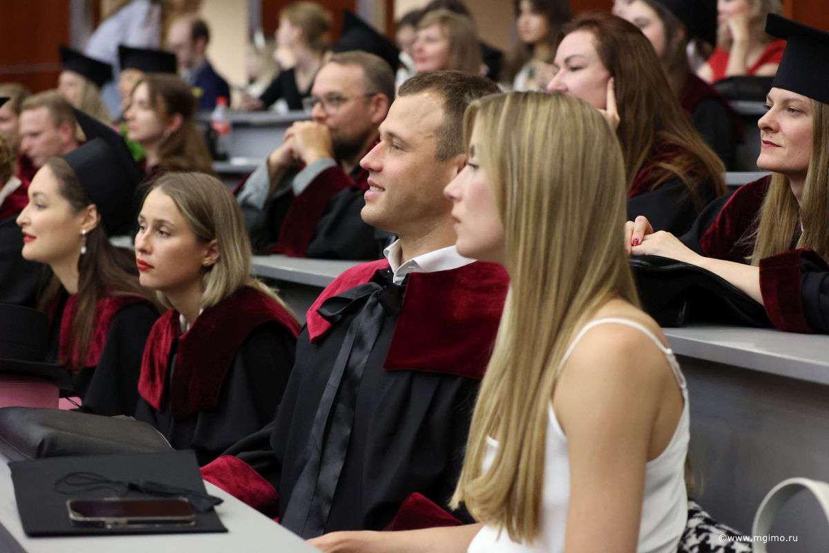 Выпускники Школы бизнеса получили дипломы