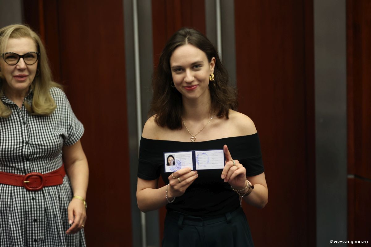 Магистранты Школы бизнеса МГИМО получили студенческие билеты