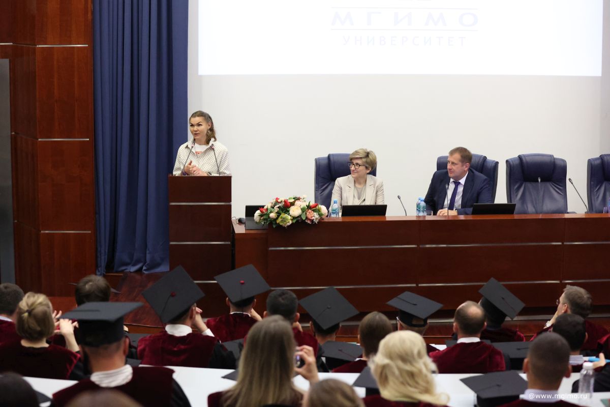 Выпускники Школы бизнеса получили дипломы