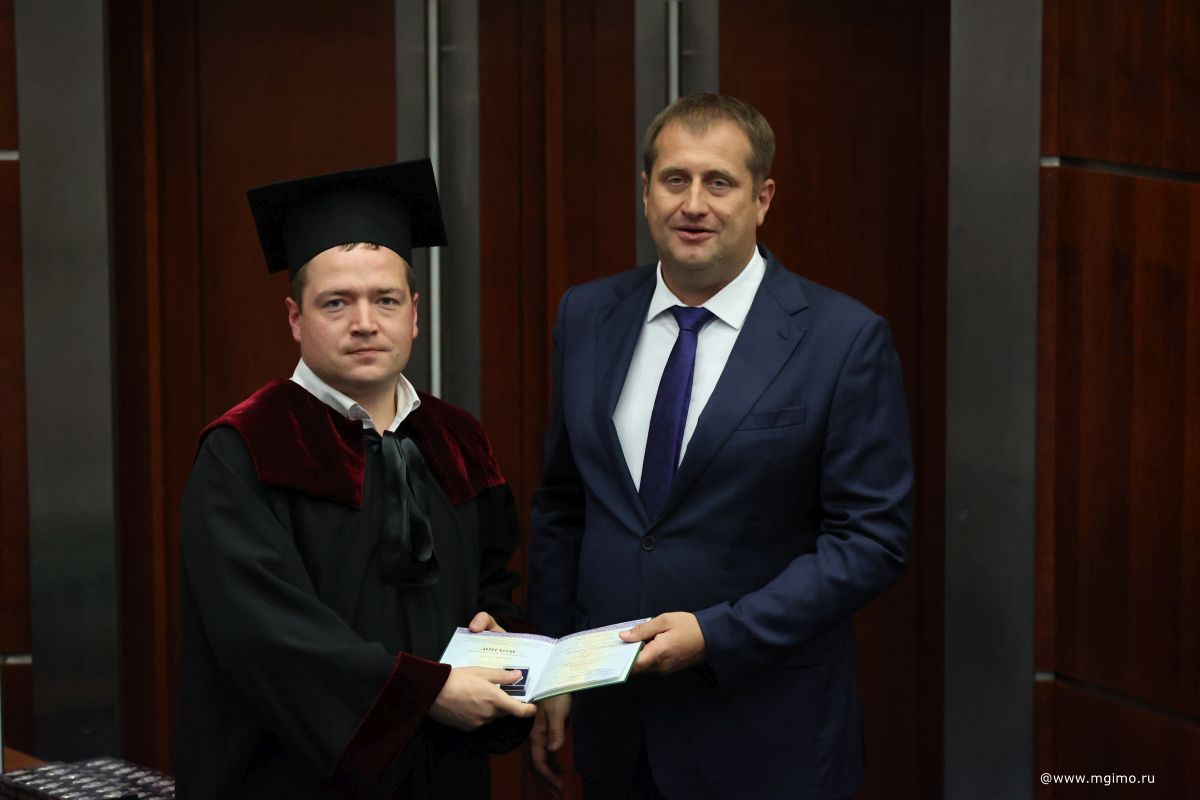 Выпускники Школы бизнеса получили дипломы