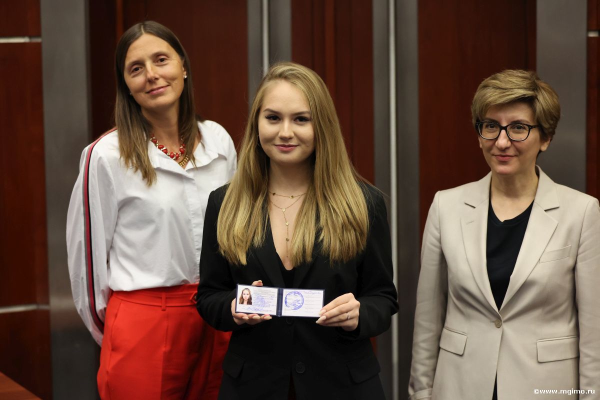 Магистранты Школы бизнеса МГИМО получили студенческие билеты