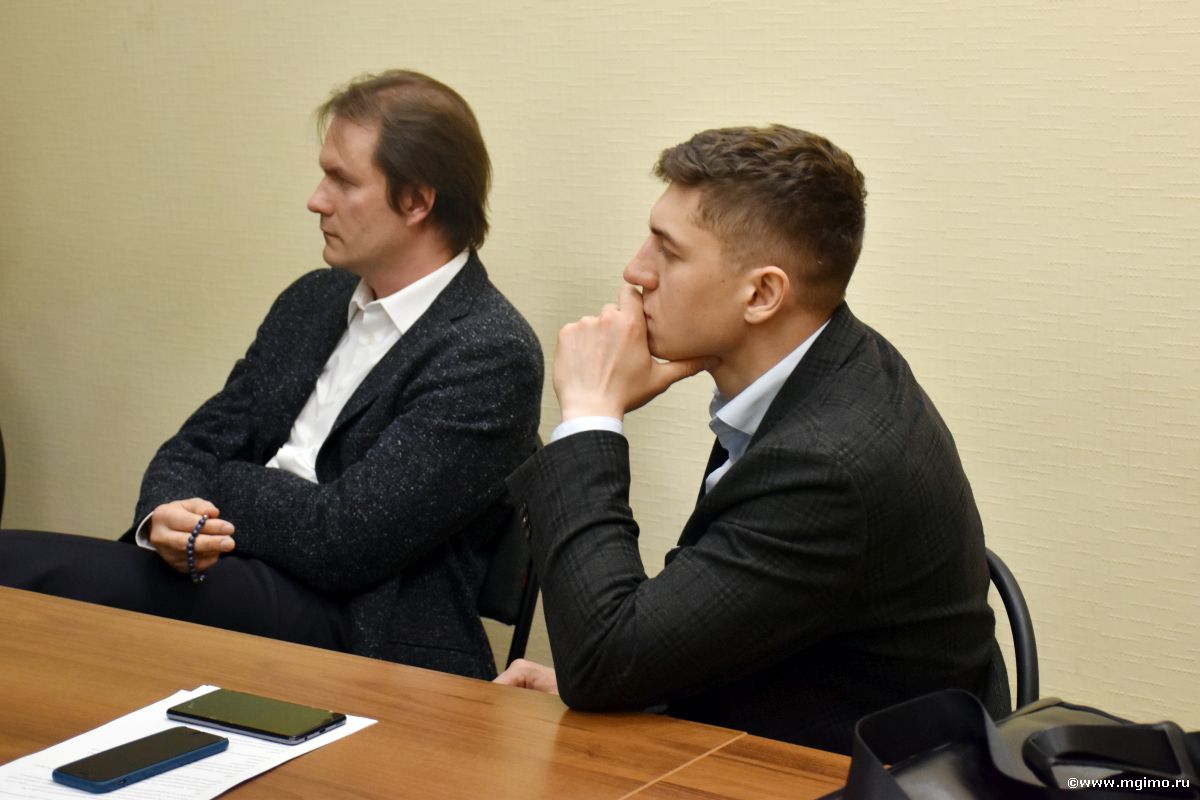 Выпускники программ «Международные отношения» и «Международные деловые коммуникации и протокол» защитили свои дипломные проекты