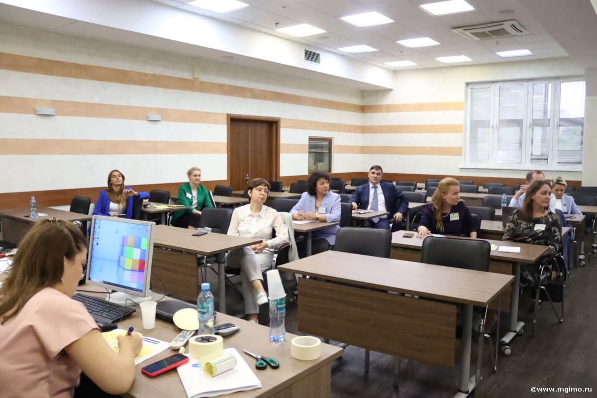 В МГИМО прошла проектно-аналитическая сессия по сетевым программам