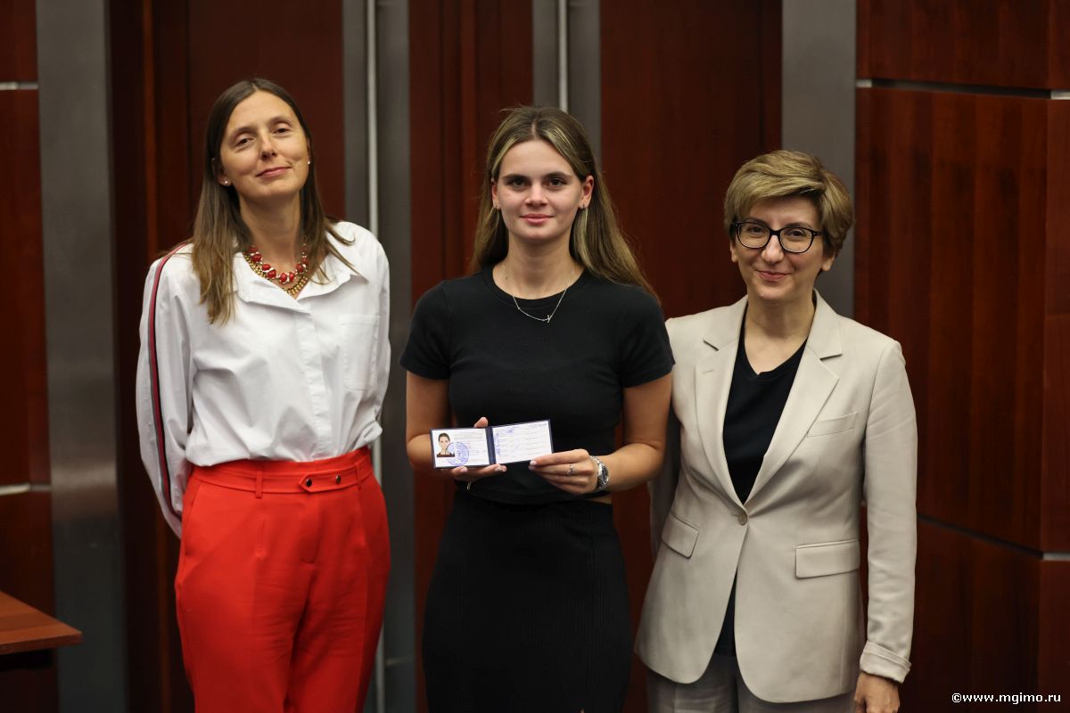 Магистранты Школы бизнеса МГИМО получили студенческие билеты