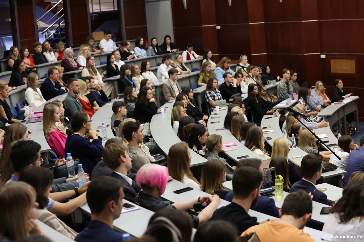 Магистранты Школы бизнеса МГИМО получили студенческие билеты