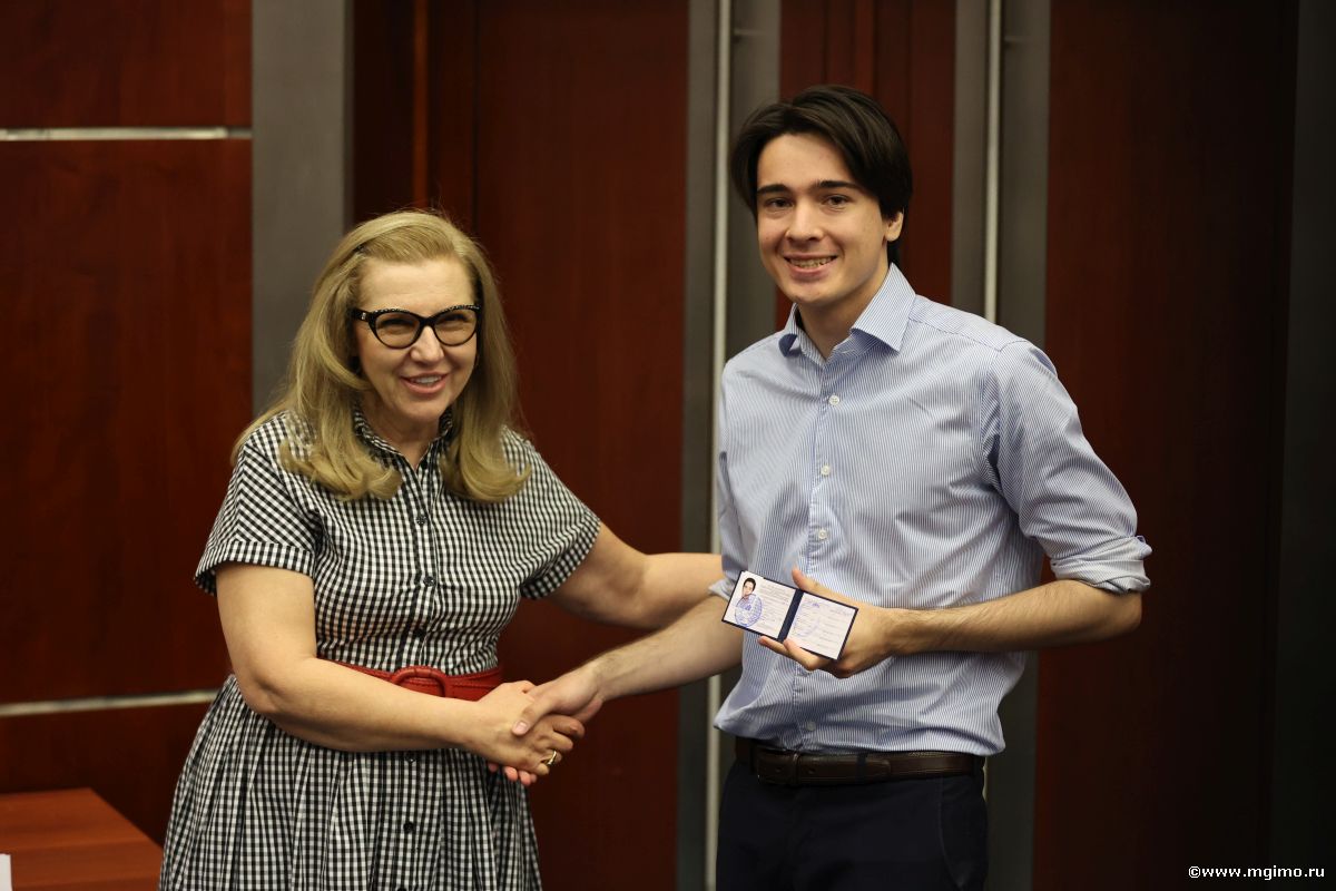 Магистранты Школы бизнеса МГИМО получили студенческие билеты