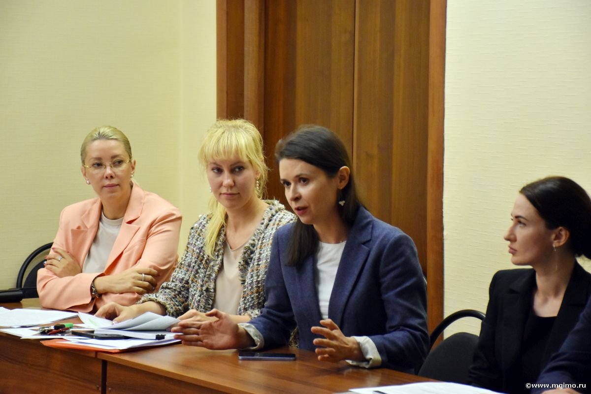 Выпускники программ «Международные отношения» и «Международные деловые коммуникации и протокол» защитили свои дипломные проекты