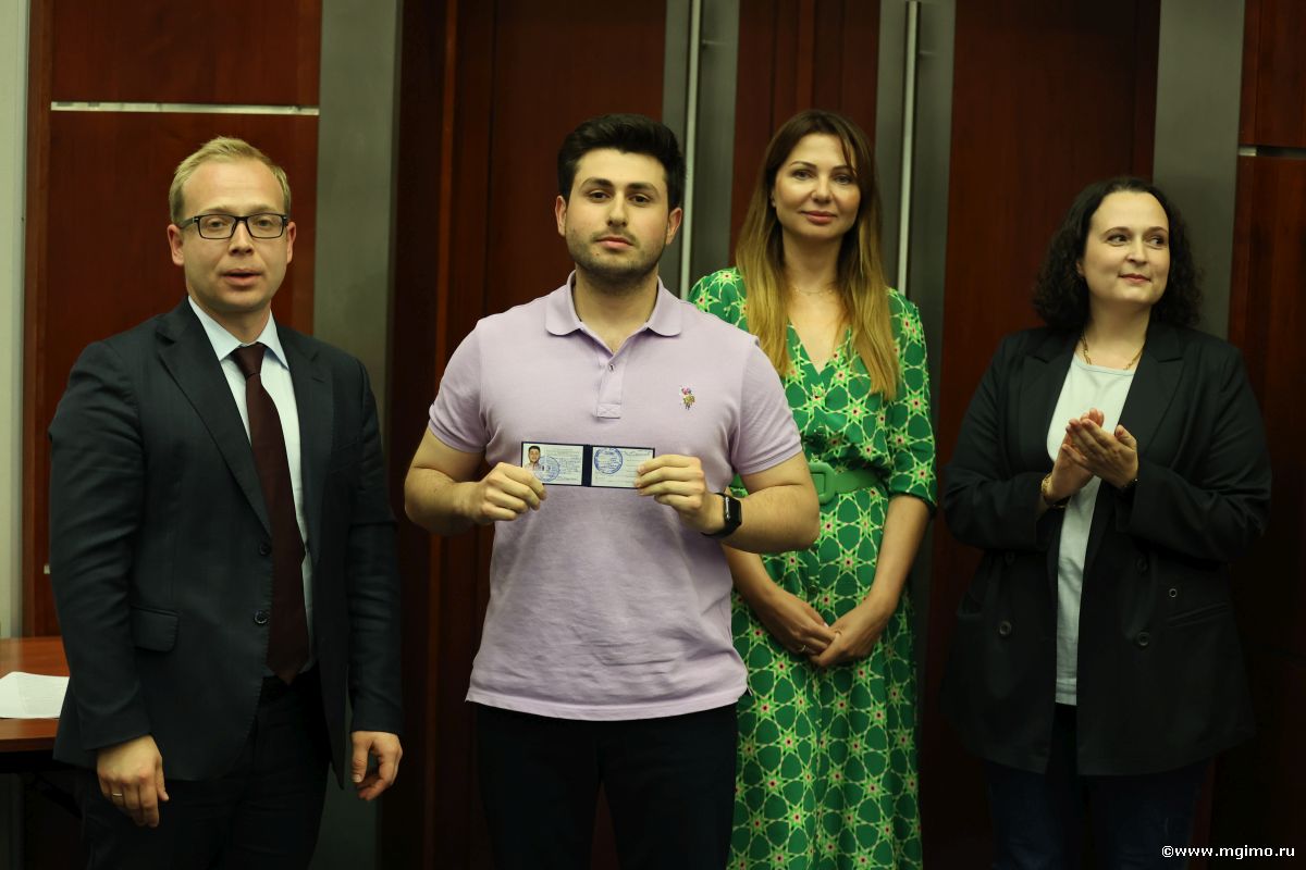 Магистранты Школы бизнеса МГИМО получили студенческие билеты