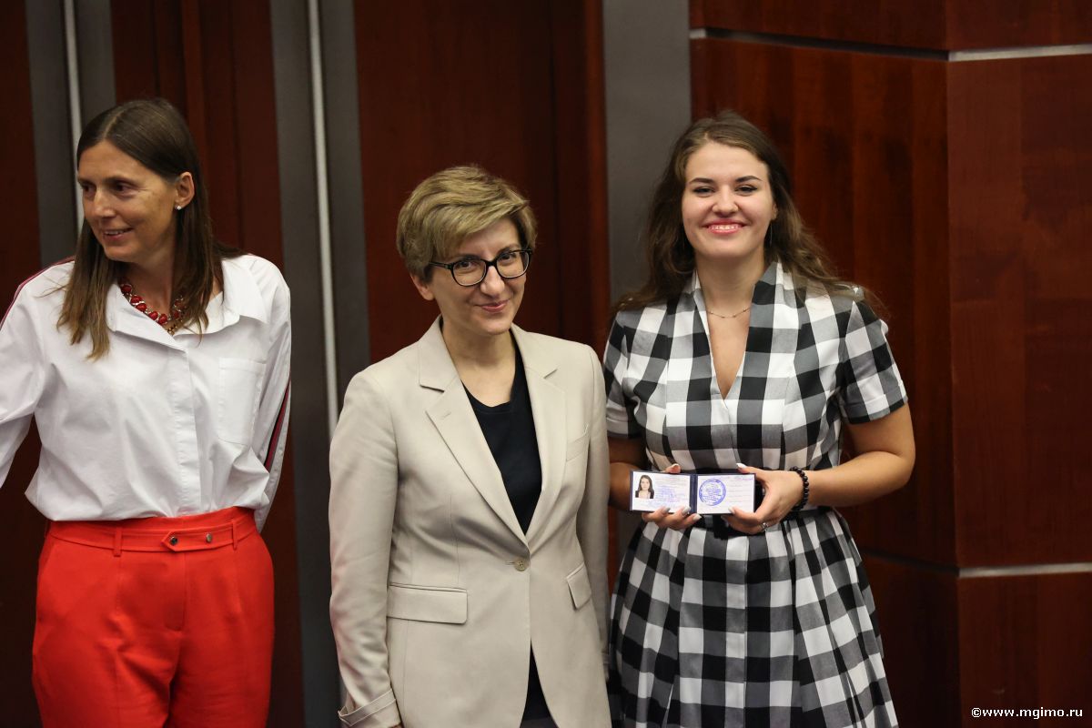 Магистранты Школы бизнеса МГИМО получили студенческие билеты