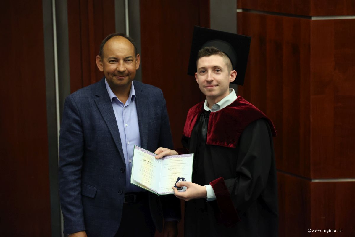 Выпускники Школы бизнеса получили дипломы