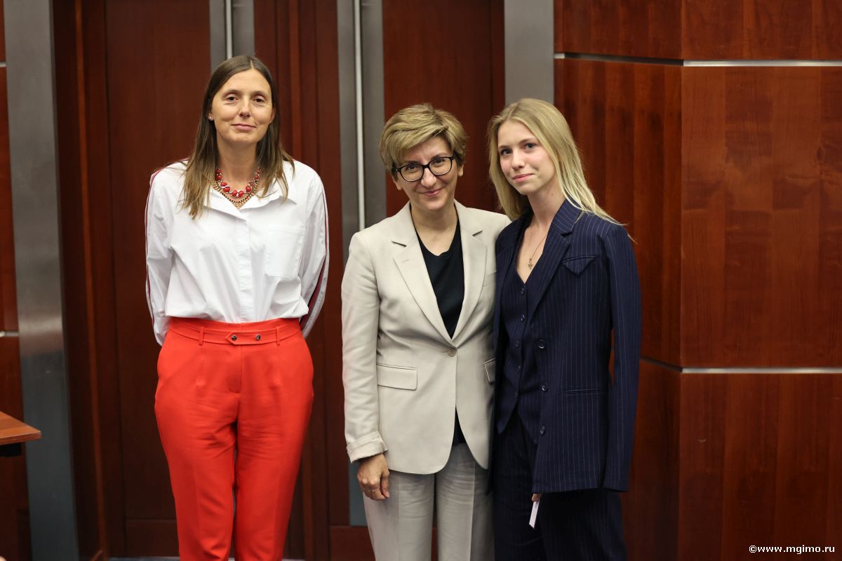 Магистранты Школы бизнеса МГИМО получили студенческие билеты