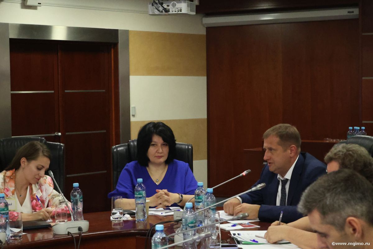 В МГИМО прошла проектно-аналитическая сессия по сетевым программам