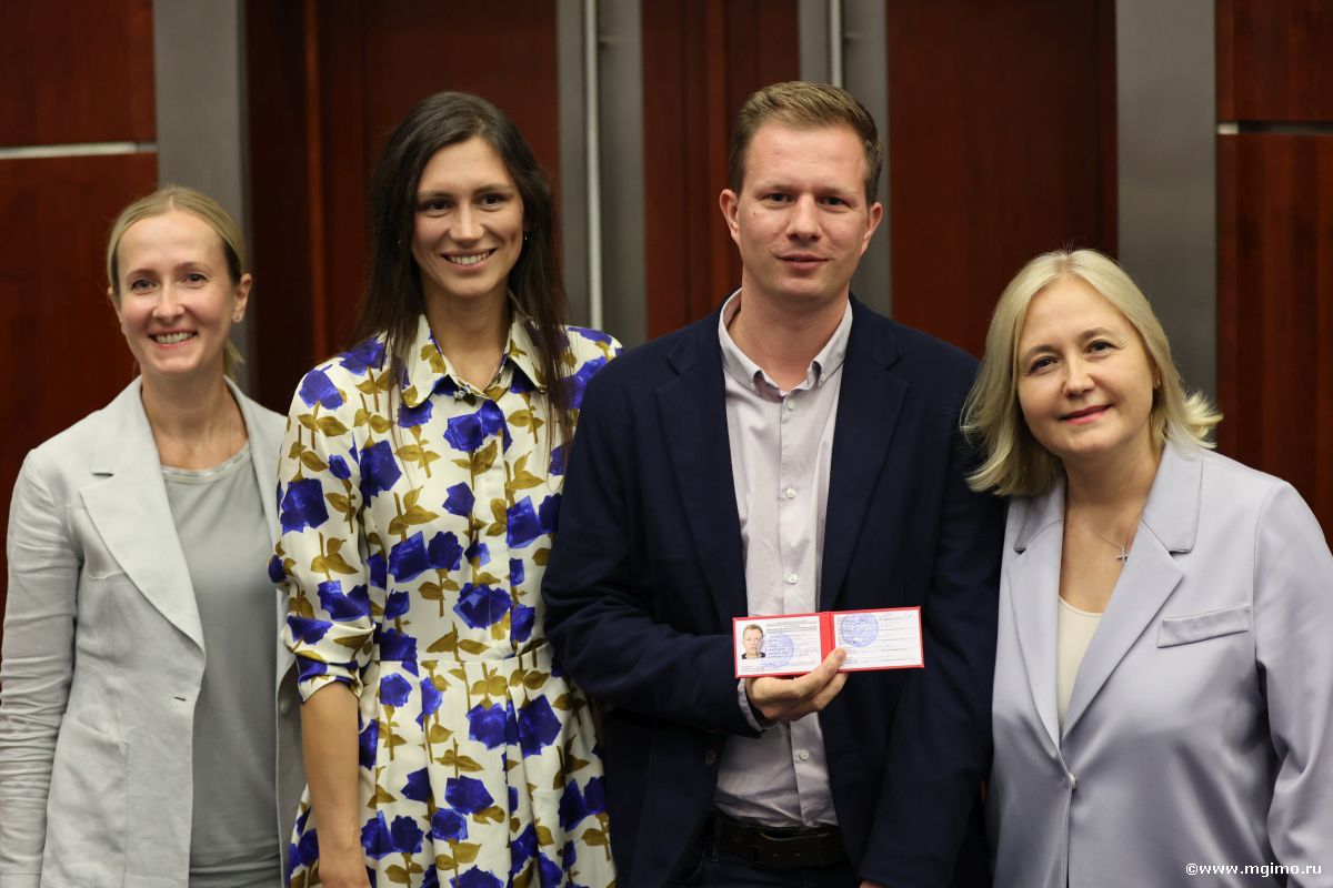 Магистранты Школы бизнеса МГИМО получили студенческие билеты