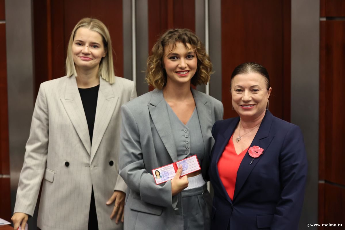 Магистранты Школы бизнеса МГИМО получили студенческие билеты