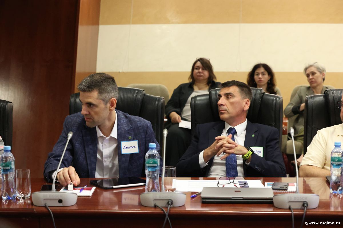 В МГИМО прошла проектно-аналитическая сессия по сетевым программам