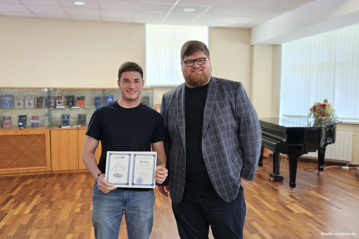 Выпускникам МГИМО Джуниор вручили сертификаты
