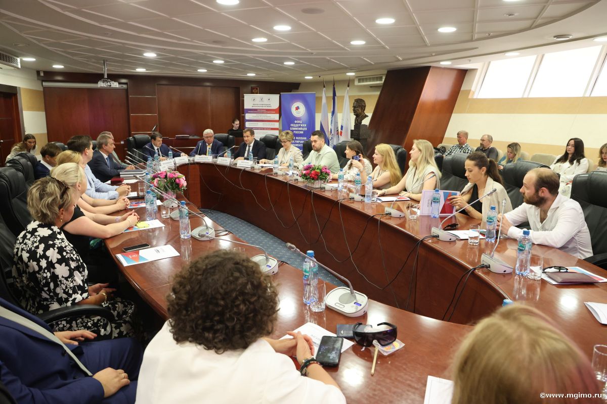 Руководители российских спортивных федераций получили дипломы