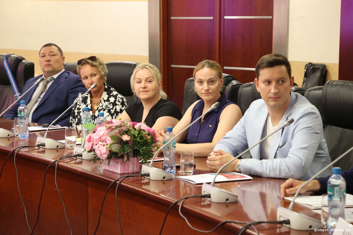 Руководители российских спортивных федераций получили дипломы