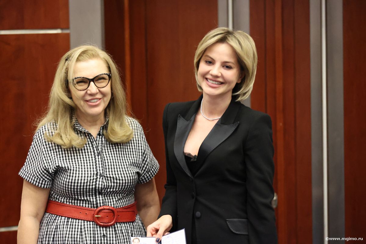 Магистранты Школы бизнеса МГИМО получили студенческие билеты