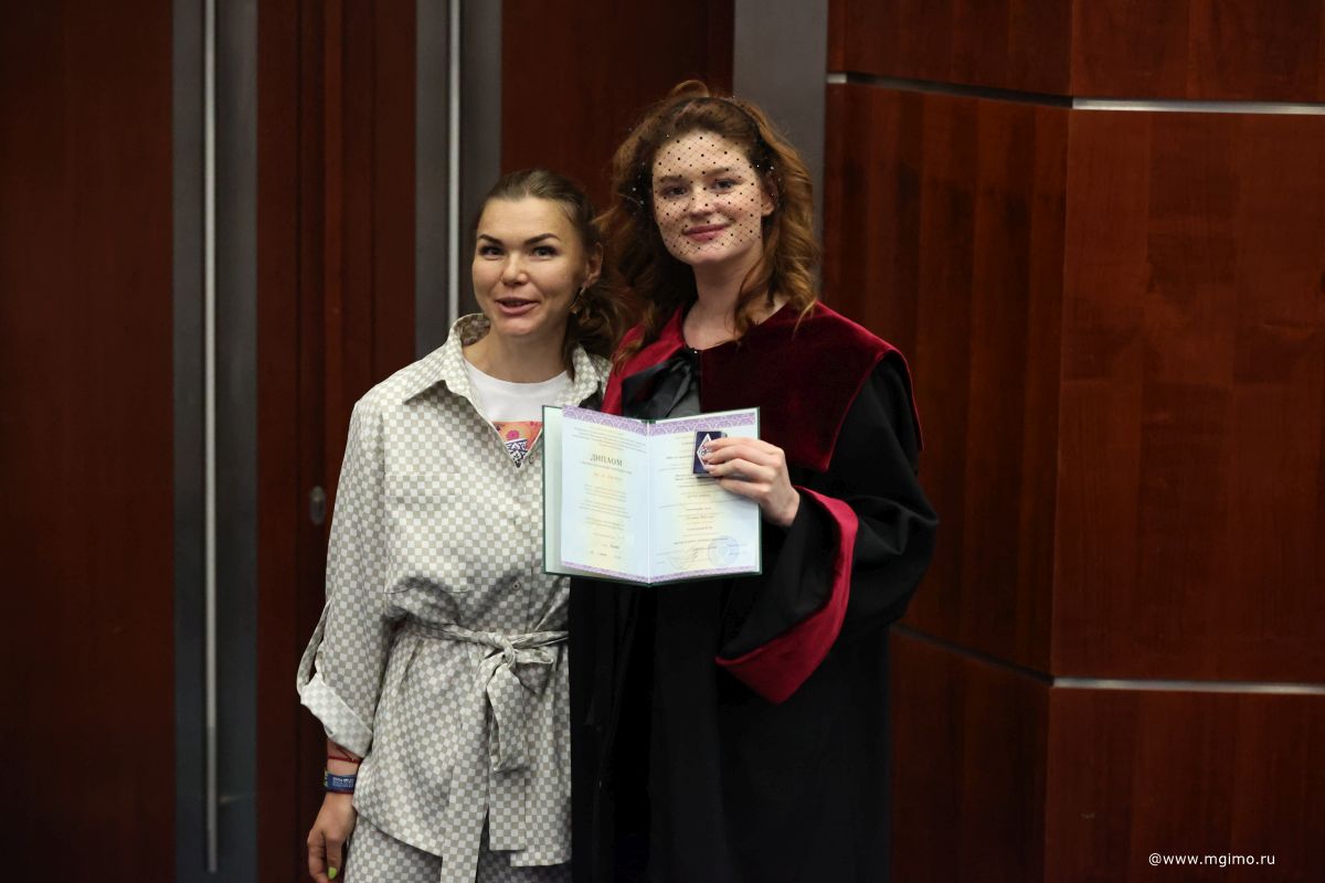 Выпускники Школы бизнеса получили дипломы