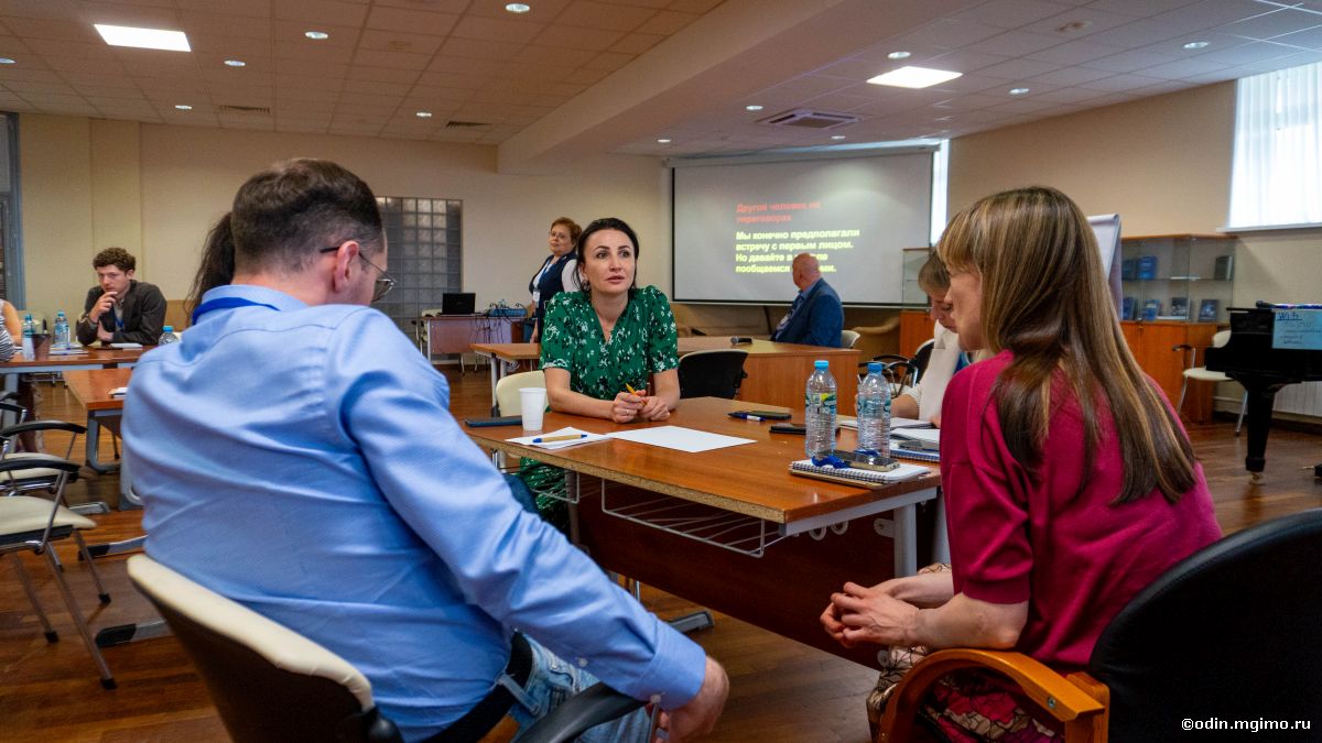 Завершилась программа повышения квалификации «Переговоры для первых»