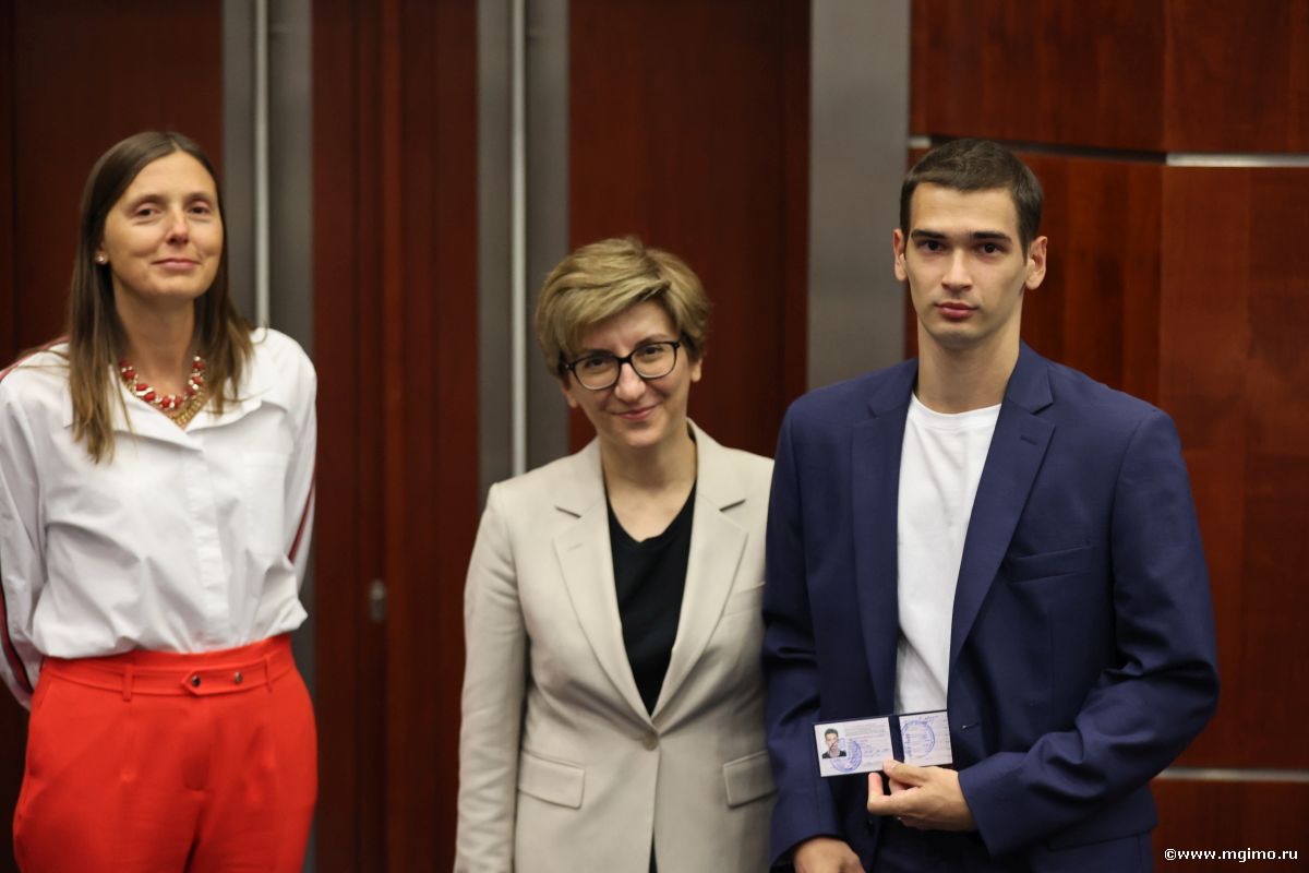 Магистранты Школы бизнеса МГИМО получили студенческие билеты