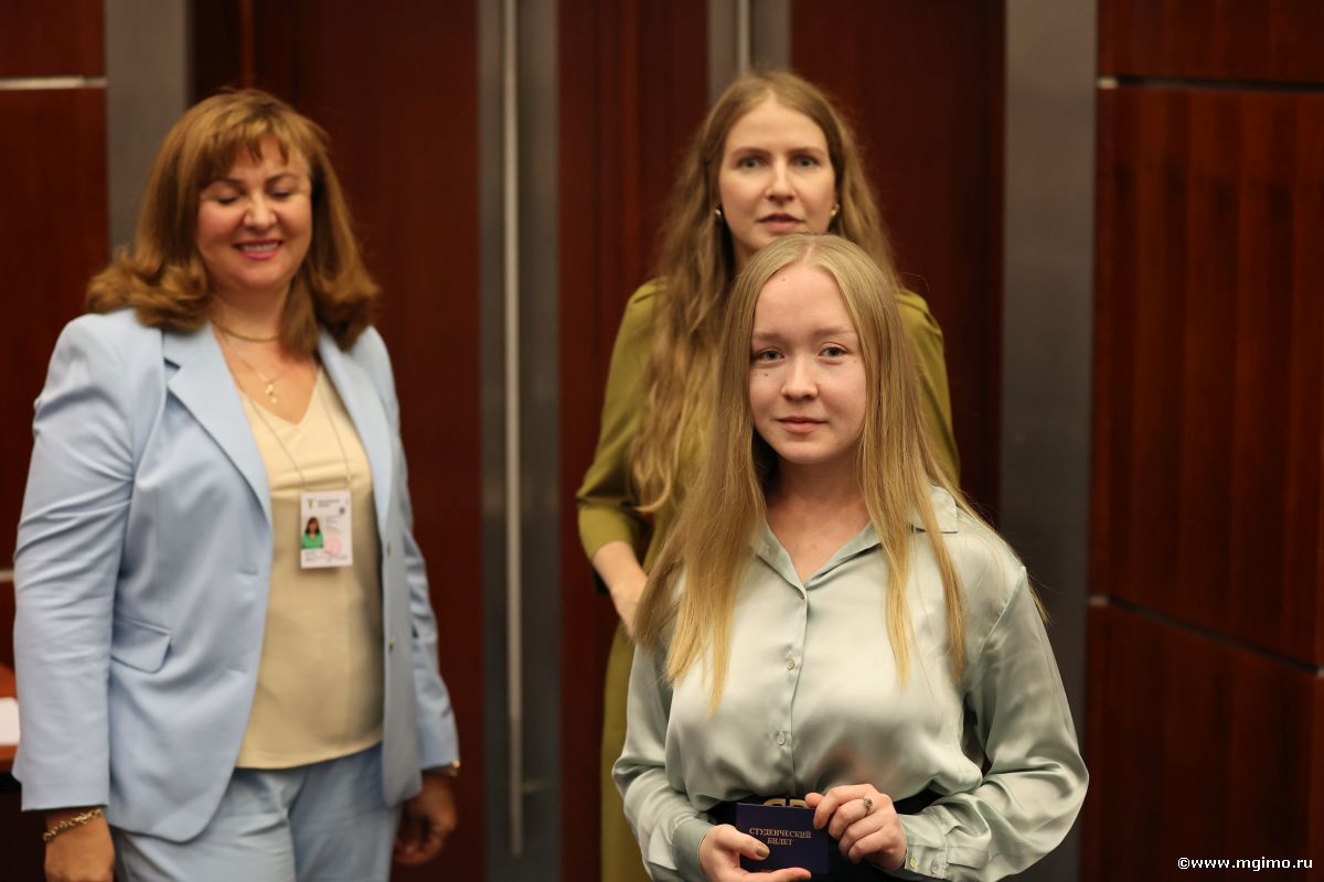 Магистранты Школы бизнеса МГИМО получили студенческие билеты