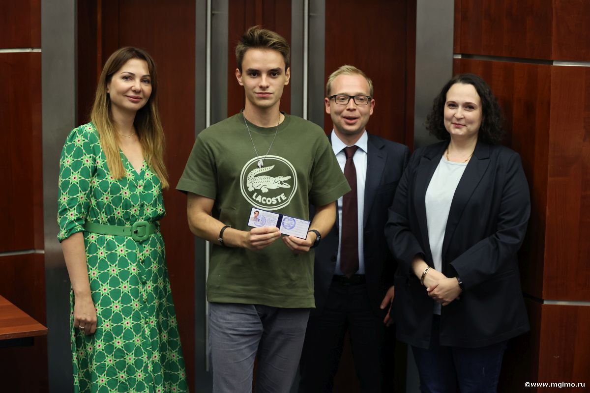 Магистранты Школы бизнеса МГИМО получили студенческие билеты