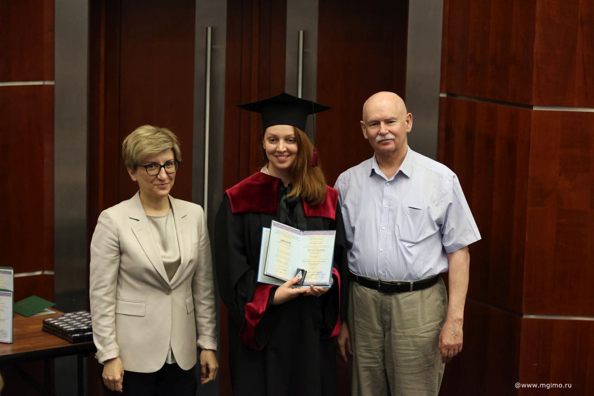 Выпускники Школы бизнеса получили дипломы