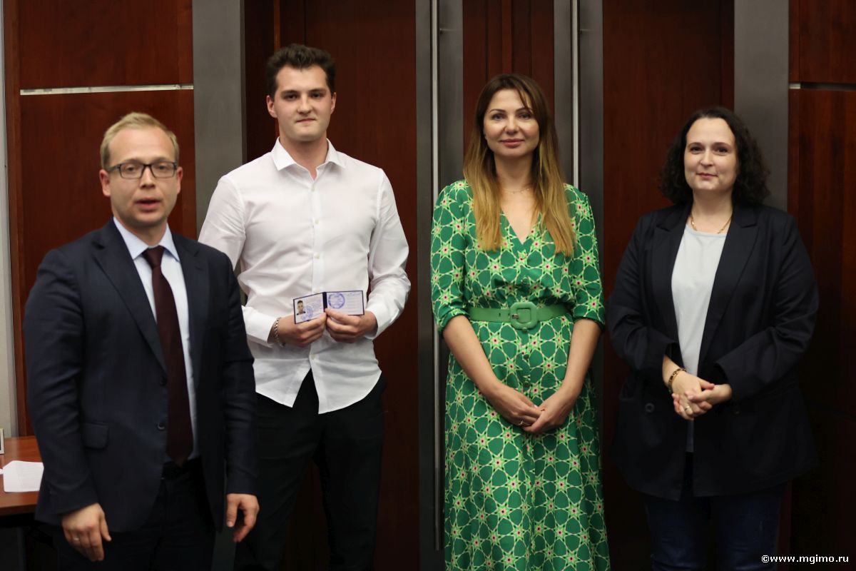 Магистранты Школы бизнеса МГИМО получили студенческие билеты