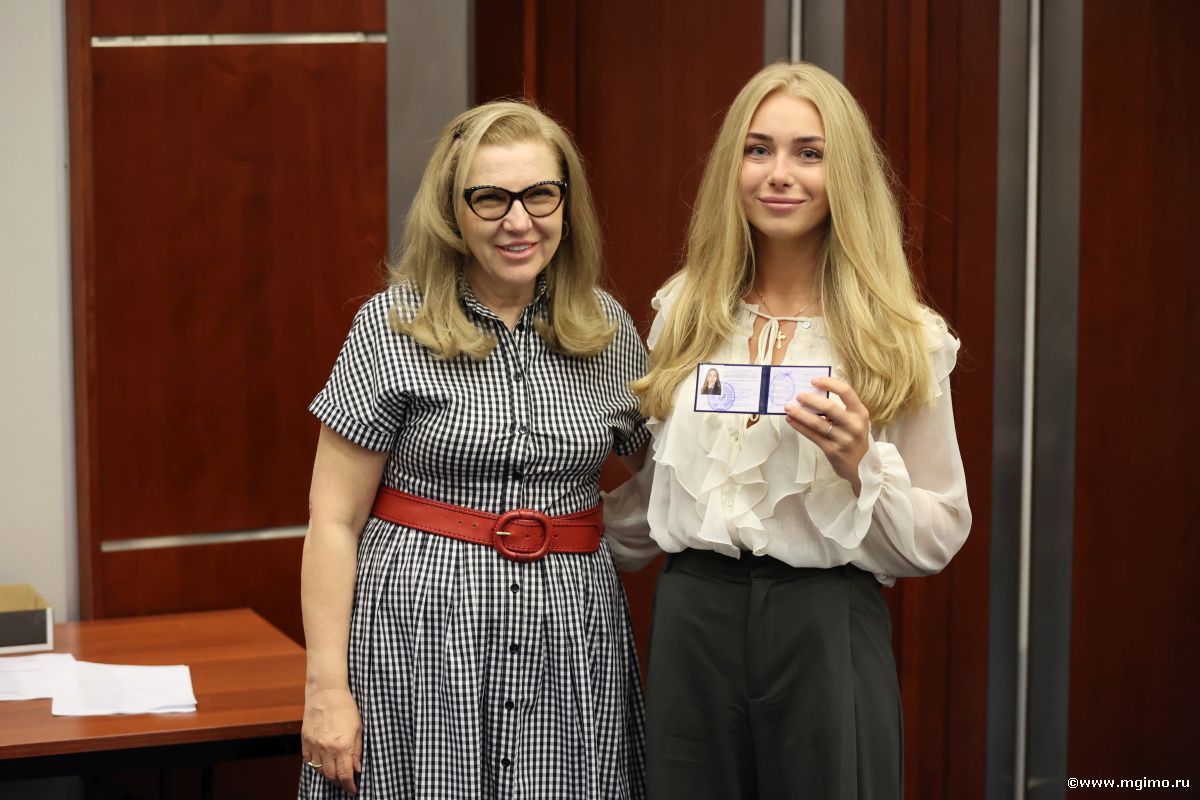 Магистранты Школы бизнеса МГИМО получили студенческие билеты