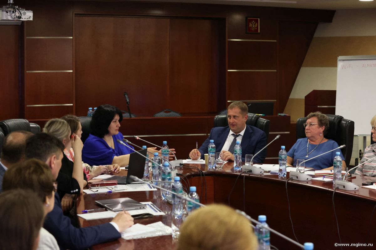 В МГИМО прошла проектно-аналитическая сессия по сетевым программам