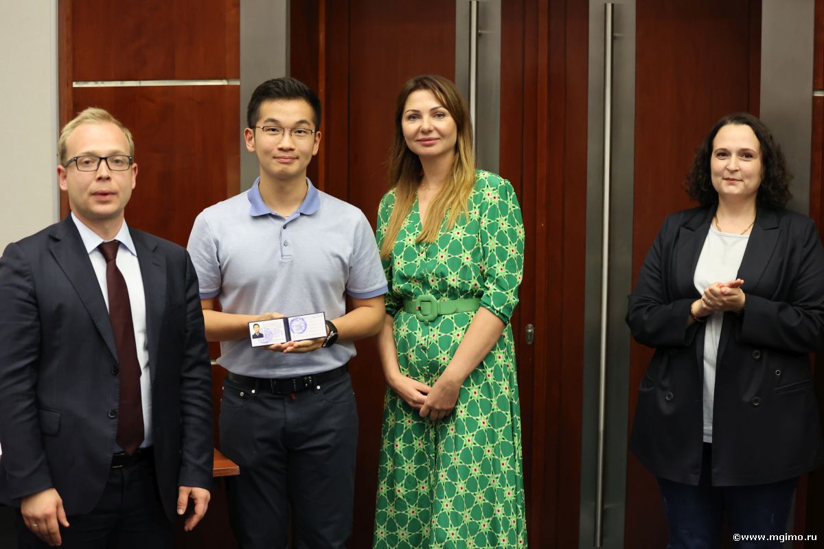 Магистранты Школы бизнеса МГИМО получили студенческие билеты