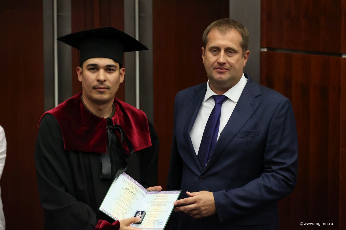 Выпускники Школы бизнеса получили дипломы