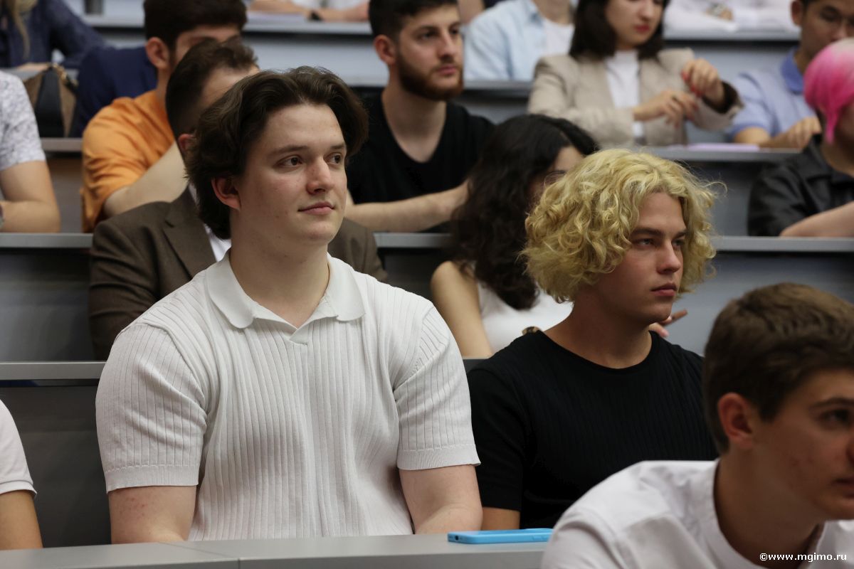 Магистранты Школы бизнеса МГИМО получили студенческие билеты