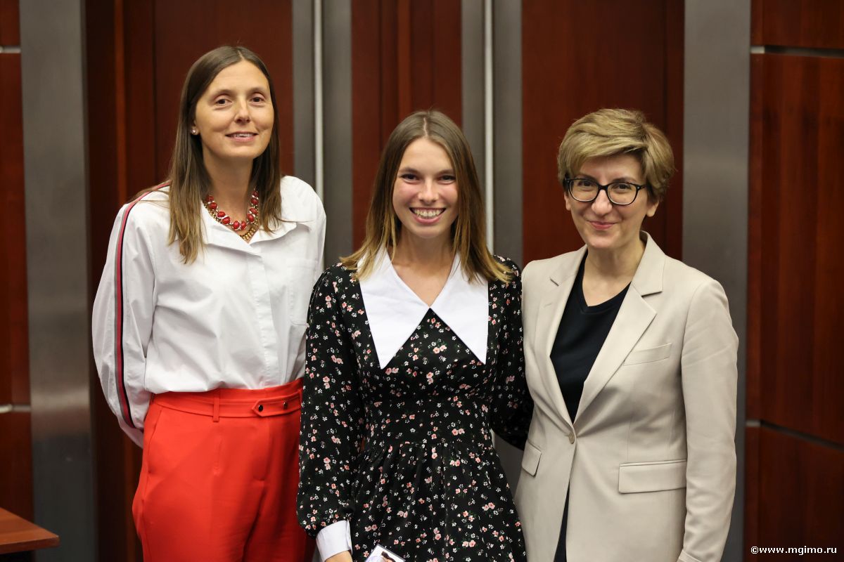 Магистранты Школы бизнеса МГИМО получили студенческие билеты
